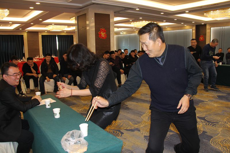 活動(dòng)4：筷子傳杯活動(dòng).JPG