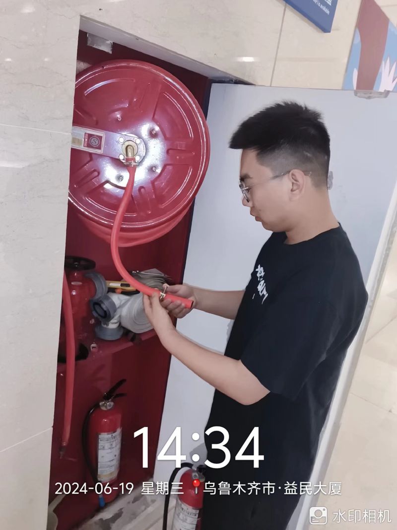 黃超6月_副本.jpg